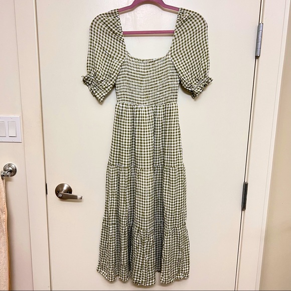 Short Sleeve Smocked Midi Dress (sold out in stores!) - Picture 4 of 7